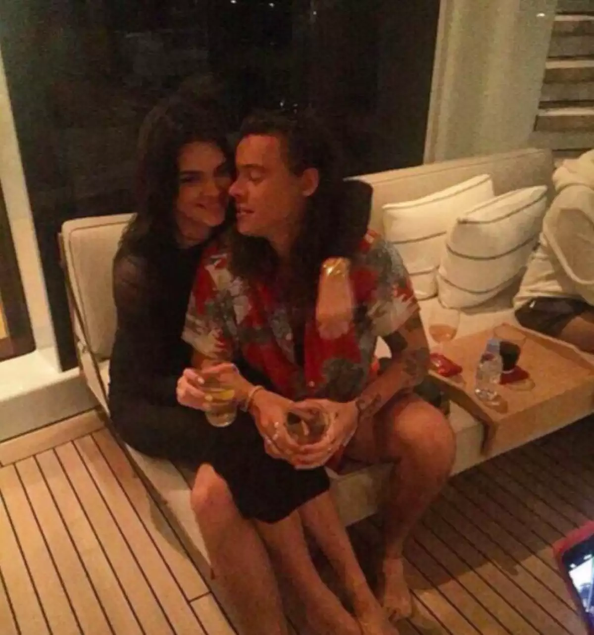 Hasta besos se daban.