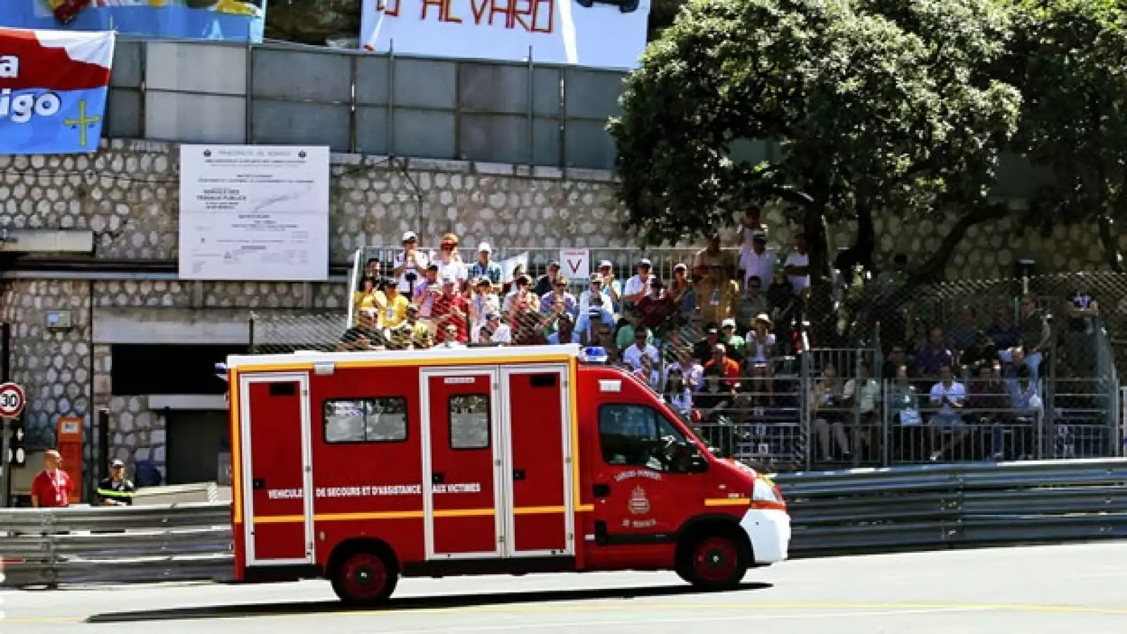 ambulancia que traslada a sergio perez