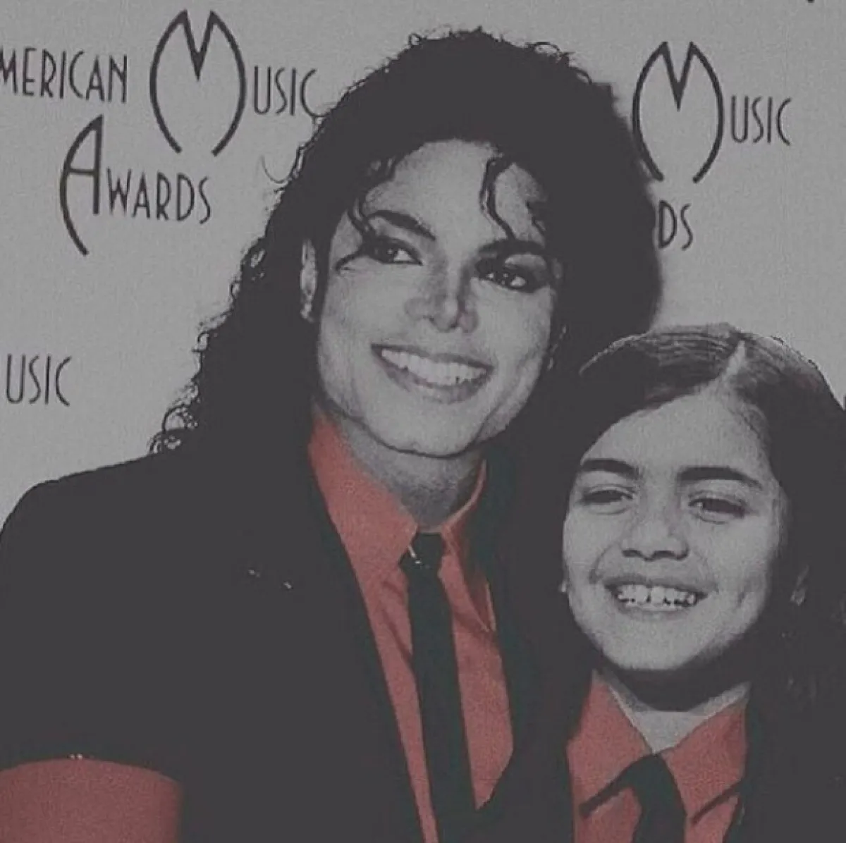 El parecido de Blanket con Michael, es cada vez más evidente, sin mencionar su lado humanitario.