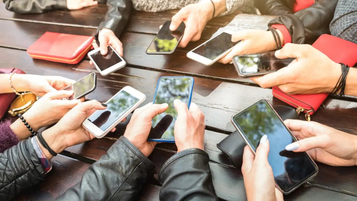 Más conectados, ¿menos democráticos? Otro dilema de las redes sociales