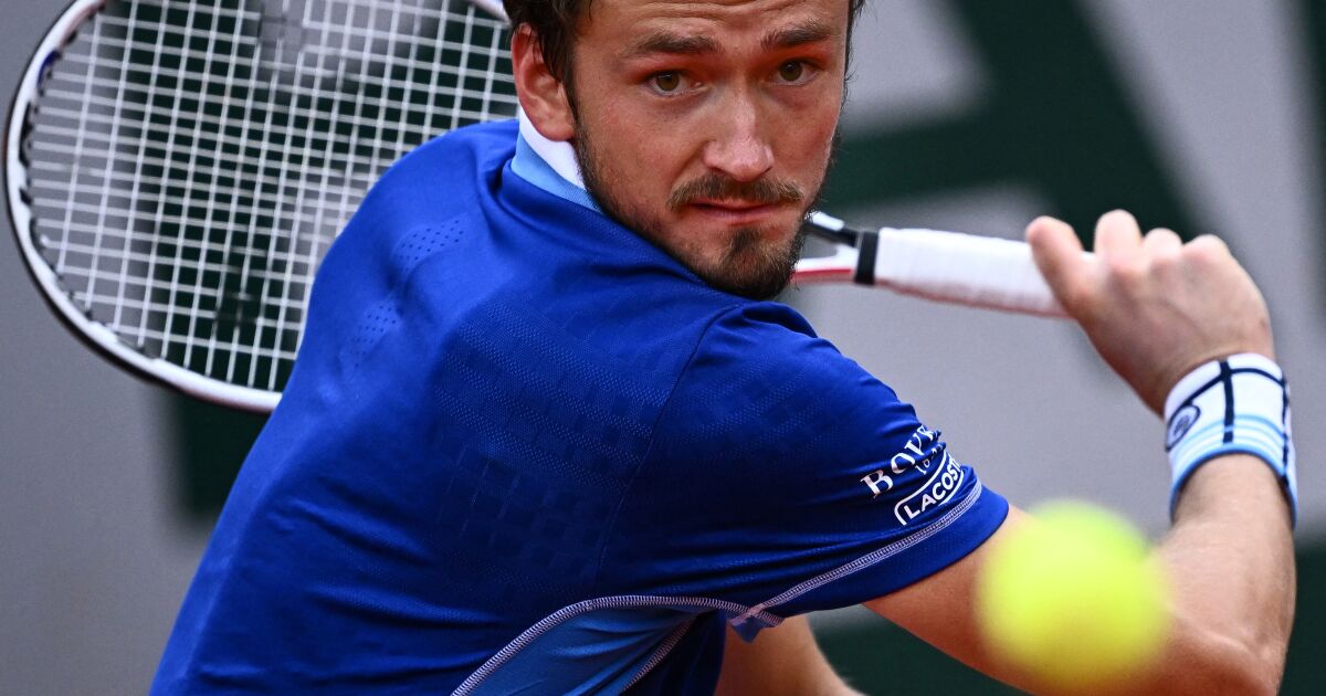 Roland Garros: Medvedev passes first round Roland Garros: Medvedev passes first round