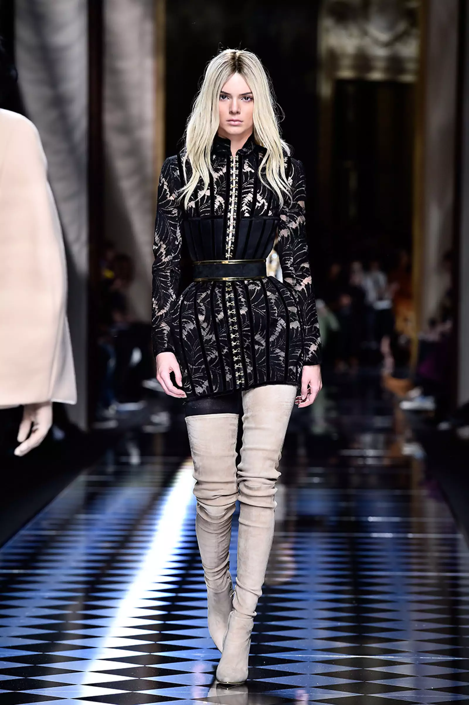 Balmain : Runway - Paris Fashion Week Womenswear Fall/Winter 2016/2017