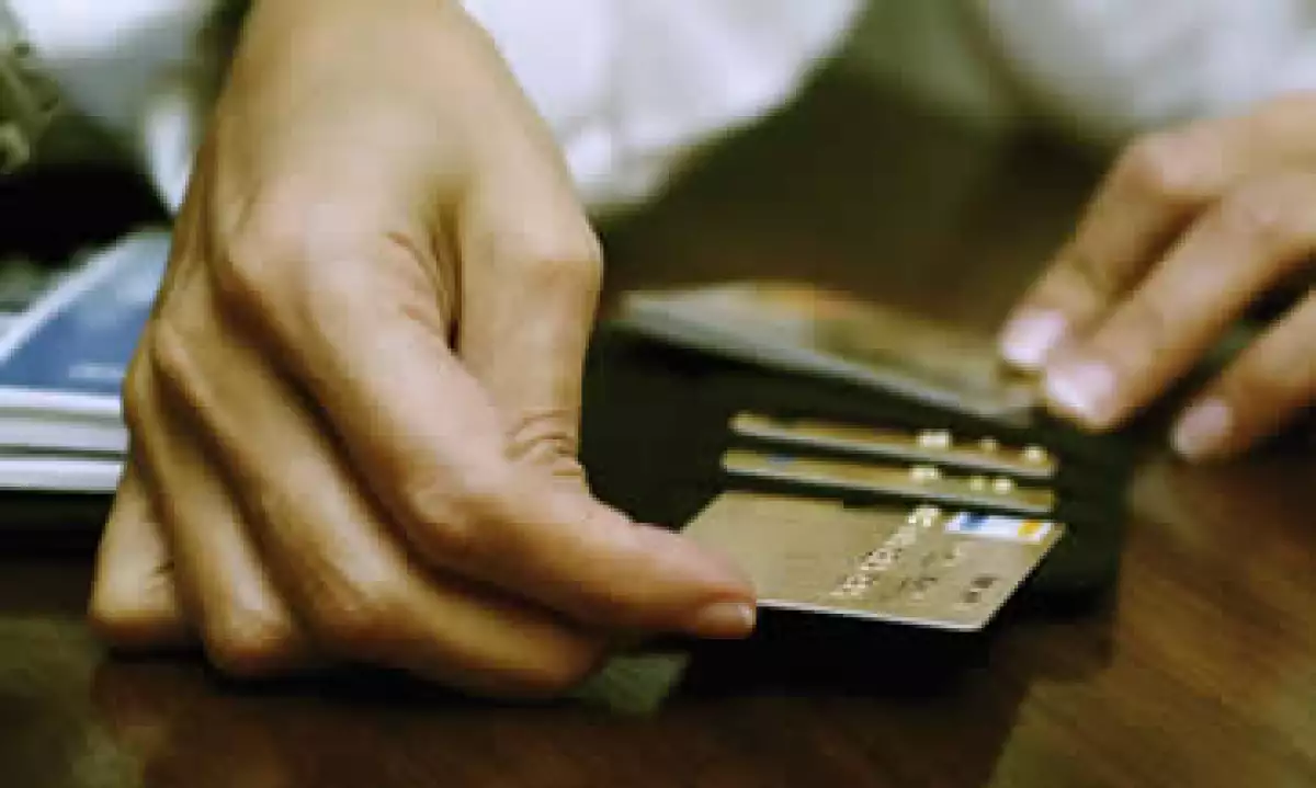 Antes de contratar consulta los costos anuales, mensuales y comisiones que aplican. (Foto: Thinkstock)