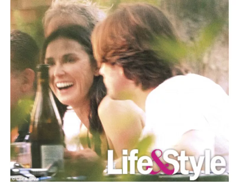 La revista `Life & Style´ publicó las imágenes en donde se muestra a una recuperada Demi sonriendo al lado de Martin Henderson.