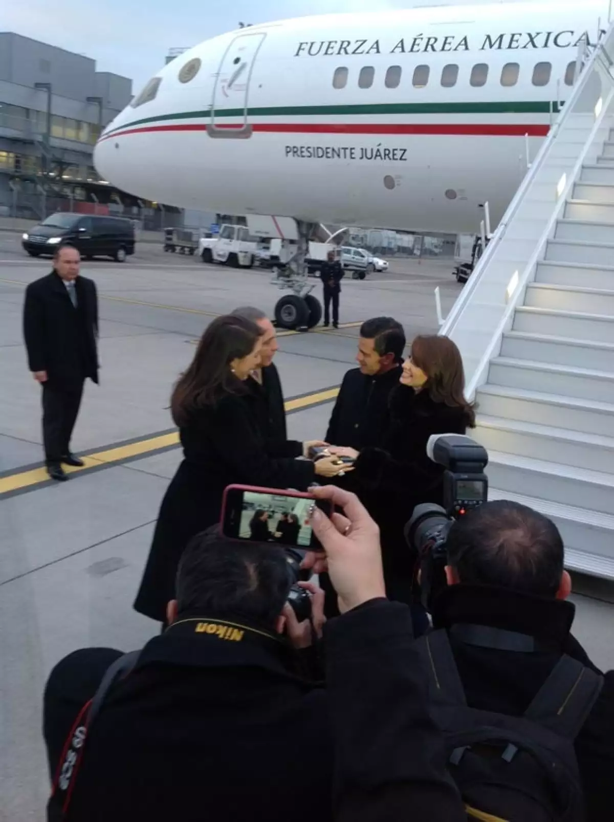 La pareja presidencial arribó esta tarde a Suiza, donde el mandatario mexicano participará en el Foro Económico Mundial.