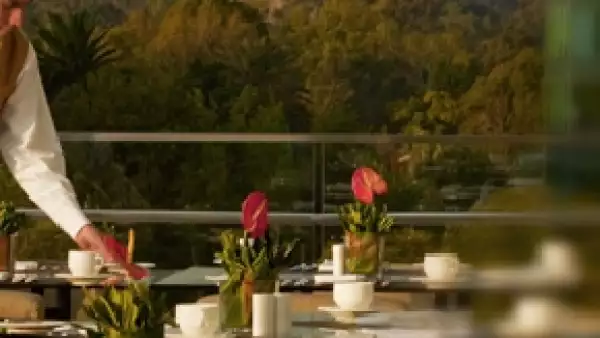 A través del Restaurante Diana, este lujoso hotel ofrece en el país un menú de comida mexicana renovado.