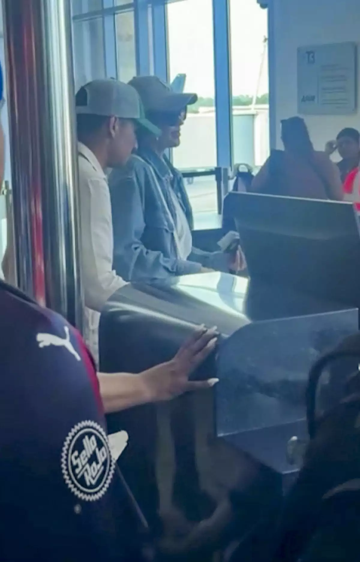 PREMIUM EXC Jessica Alba, Danny Ramirez