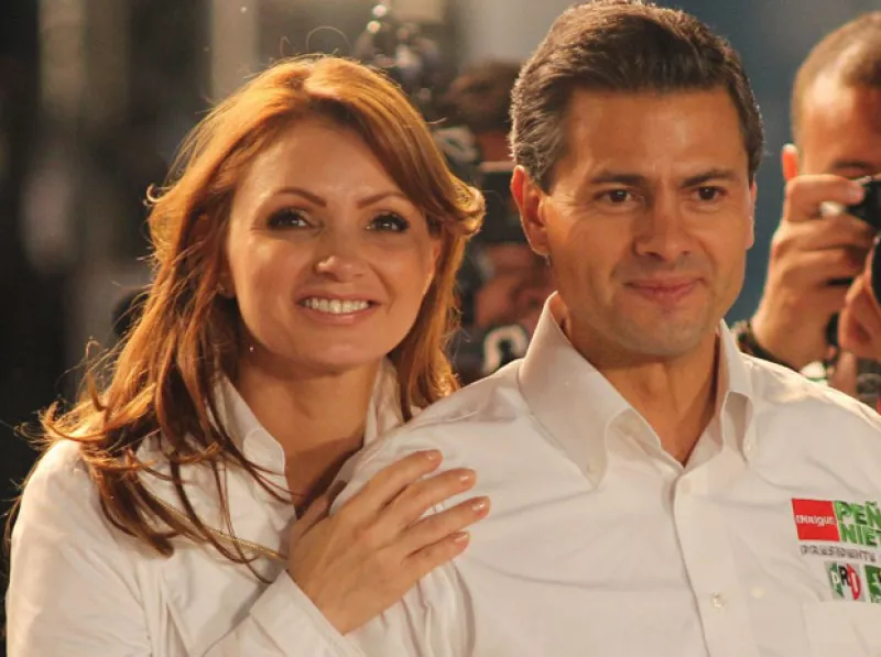 Durante un festejo con motivo del Día de las Madres, la esposa del candidato del PRI a la presidencia de México comentó: `ojalá que Dios me lo regale´.