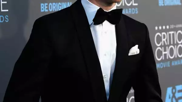 El actor se prepara para su próxima película, en la cual dará vida al primer hombre se hizo una operación de cambio de sexo.