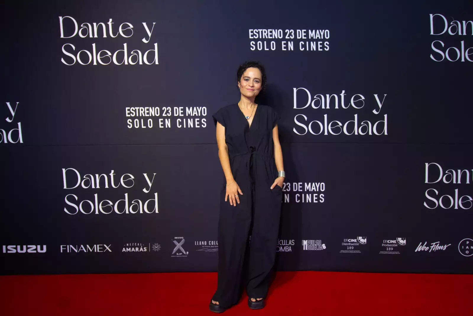 DANTE Y SOLEDAD ALFOMBRA ROJA
