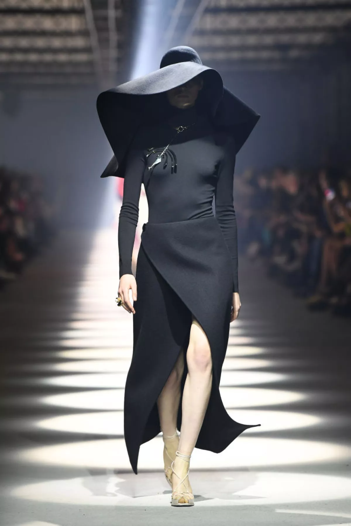 Givenchy : Runway - Paris Fashion Week Womenswear Fall/Winter 2020/2021