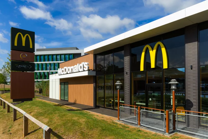 La Universidad de la Hamburguesa comenzó en el sótano de un restaurante de McDonald’s en Elk Grove Village, Illinois.