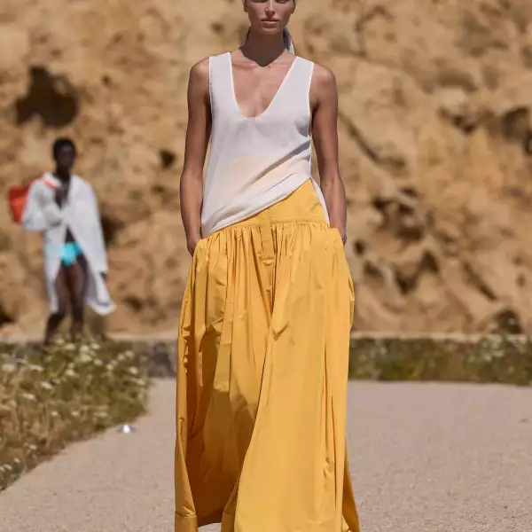 Jacquemus PO S27 001.jpg