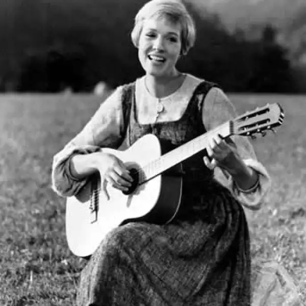 Julie Andrews protagonizó en 1965 la película La novicia rebelde, basada en el musical de Broadway The sound of music.