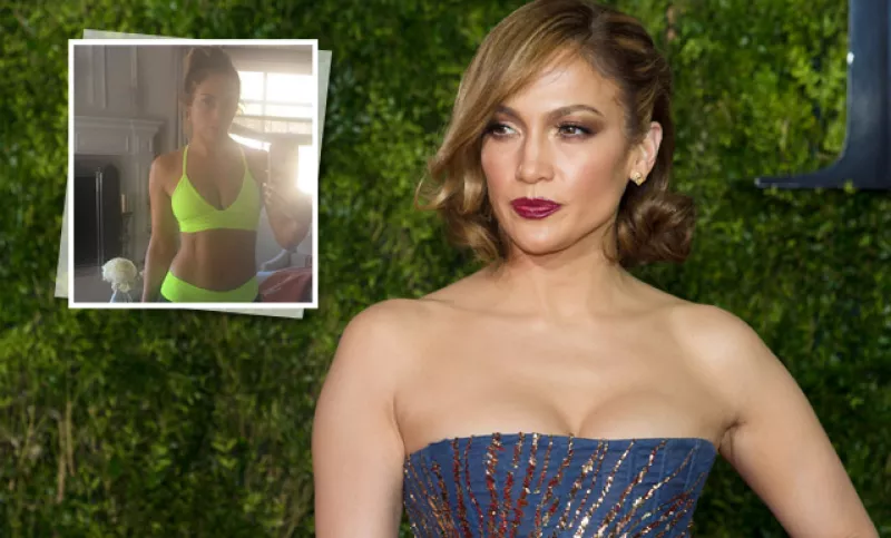 JLo presume su cuerpo y lo hace sin una gota de maquillaje, además Gigi Hadid casi irreconosible y Thalía al mejor estilo María la del Barrio.