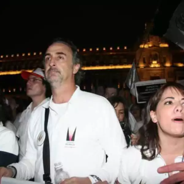 ¨Protestamos por tanta violencia en nuestro país, por más que el Presidente de la República quiere poner paz en ésto, no tiene el apoyo suficiente de las autoridades, ojalá que se despierte su conciencia y hagan algo por México¨.