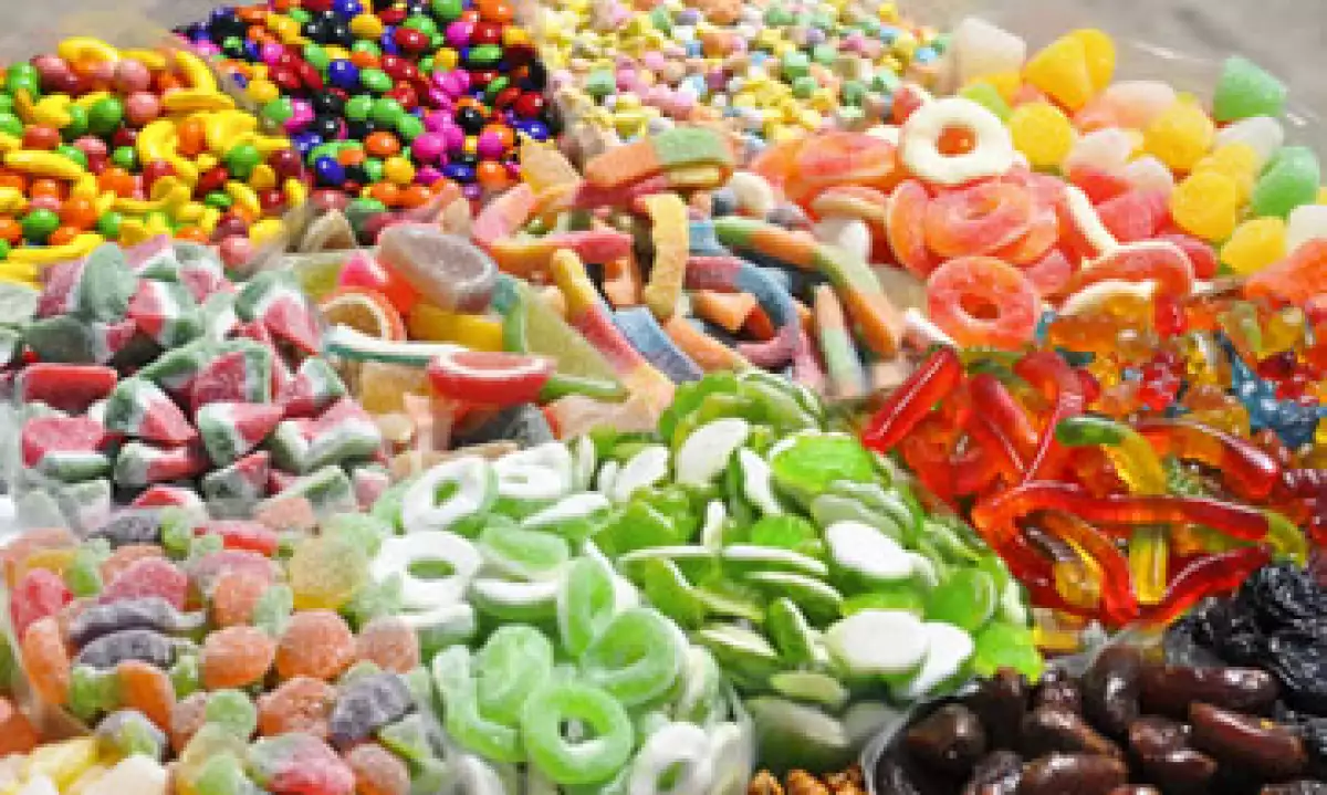 Consumir menos dulces y bebidas azucaradas mejorará la salud de los menores de edad, advirtieron especialistas (Foto: iStock by Getty Images)