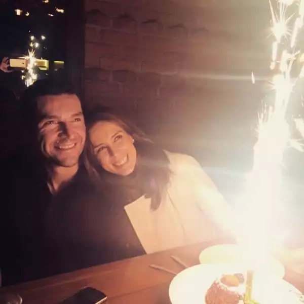 Jacky compartió una foto donde sale muy feliz con su esposo en Navidad.