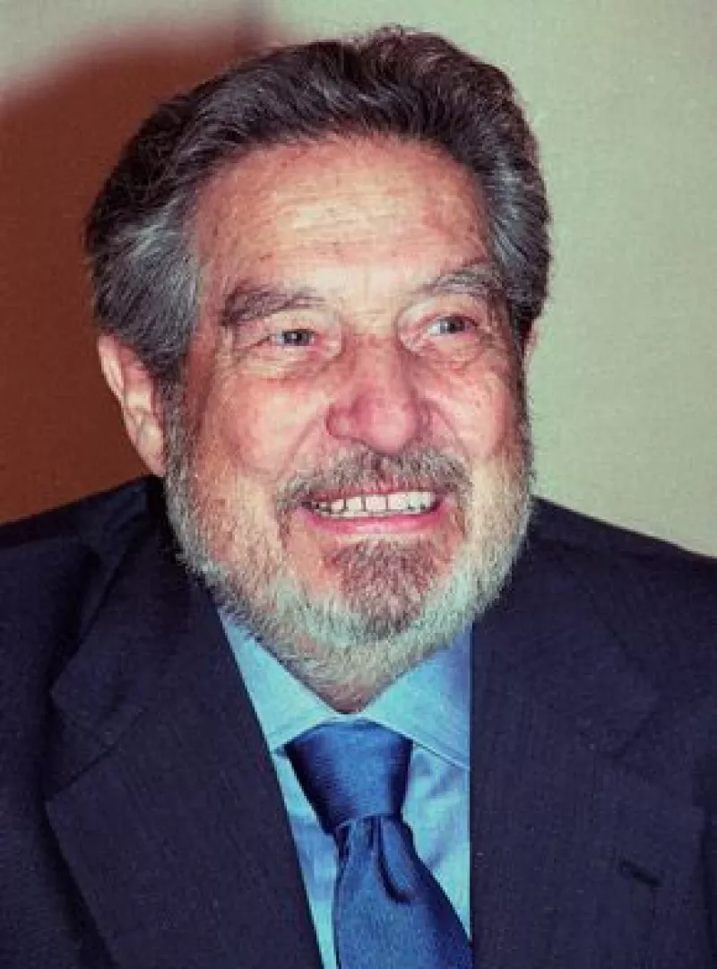 El escritor sinaloense Froylán Enciso dio a conocer su obra debut `Andar fronteras. El servicio diplomático de Octavio Paz en Francia´.