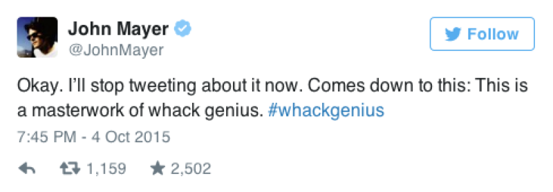 A través de Twitter, John demostró lo mucho que le gustó el cd de Miley.