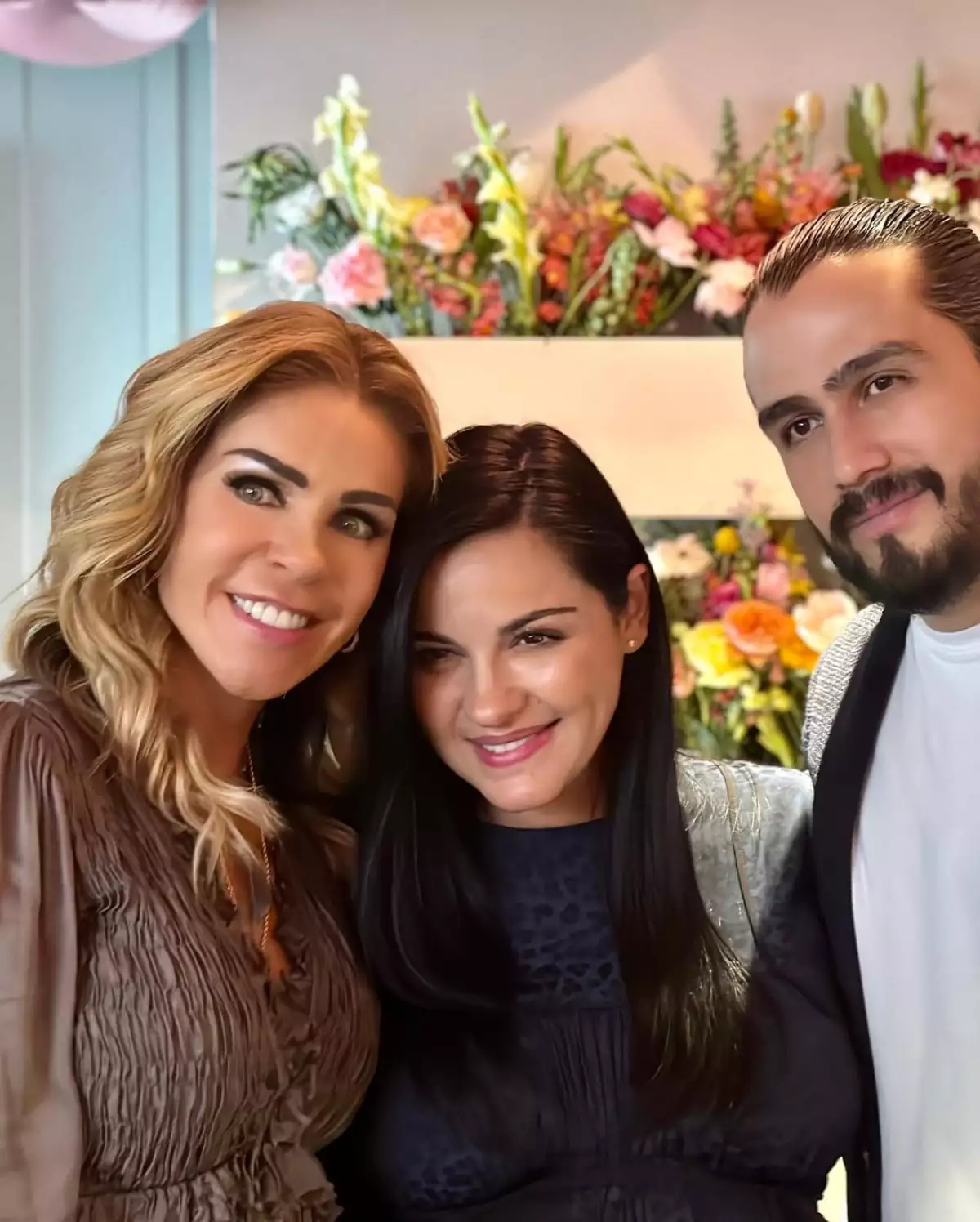 Maite Perroni celebra su baby shower y presume su pancita de embarazada