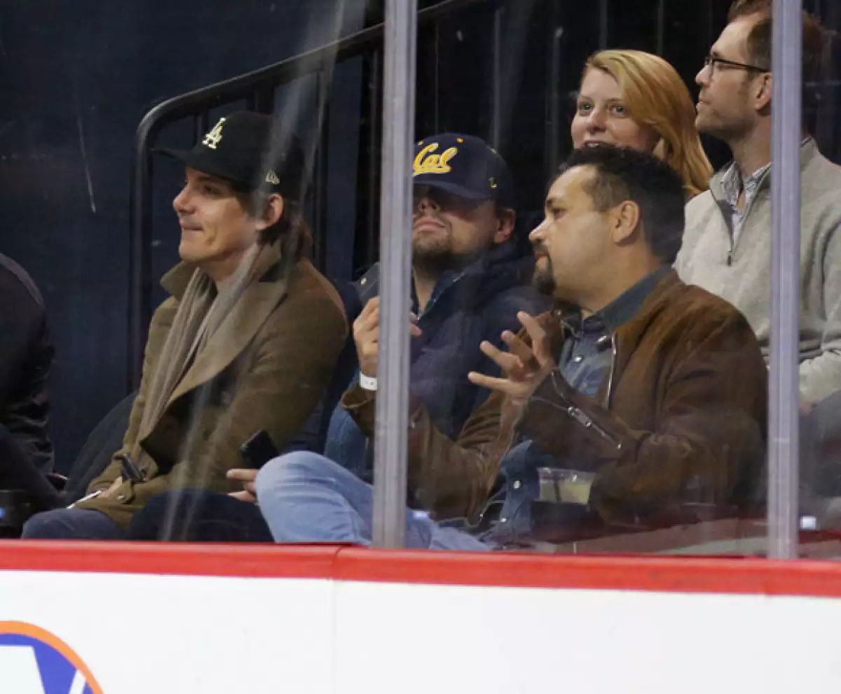 Acompañado de sus famosos amigos, el ganador del Oscar no quiso ser captado por los paparazzi, y como consecuencia salió a la luz un gracioso video de su intento por esconderse.