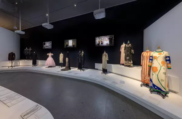 Foto: The Costume Institute; Karl Lagerfeld: A Line of Beauty (2023)