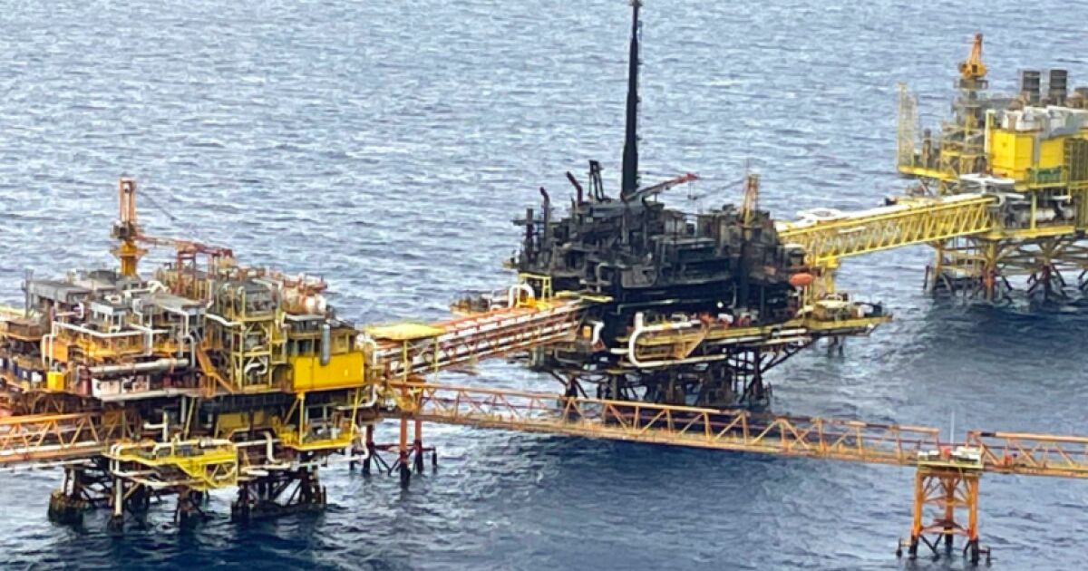 Pemex prevé recuperar la producción tras la explosión de la plataforma el lunes