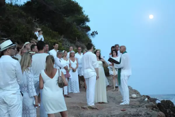 Lo único que tienes que hacer es registrarte online y después tus datos serán analizados.