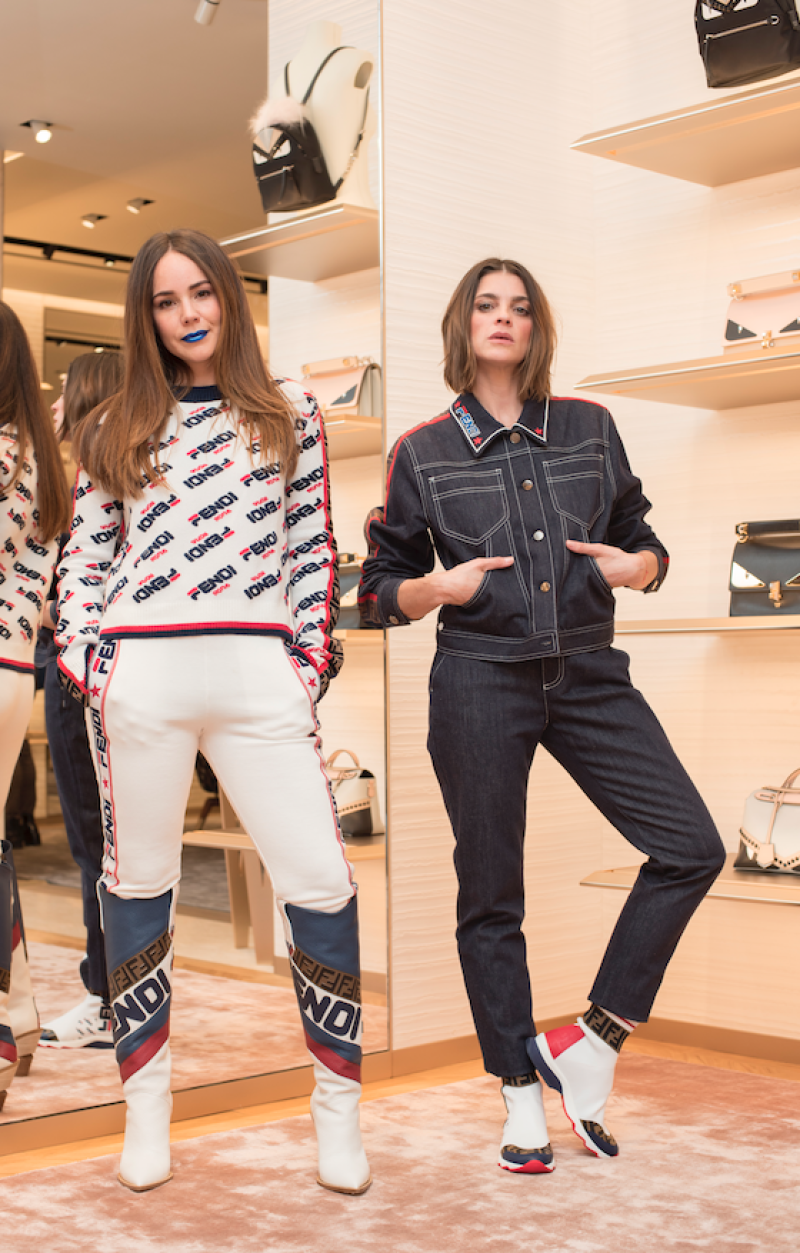 Camila e Irene en total looks