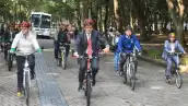 Marcelo Ebrard, en el programa de gobierno, Muévete en bici
