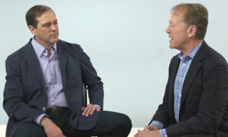 John Chambers (izq.) llegó a Cisco en 1997. (Foto: Especial)