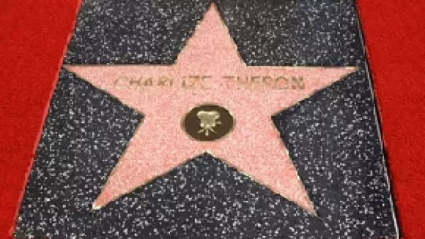 La estrella de Charlize Theron se colocó en 2005.