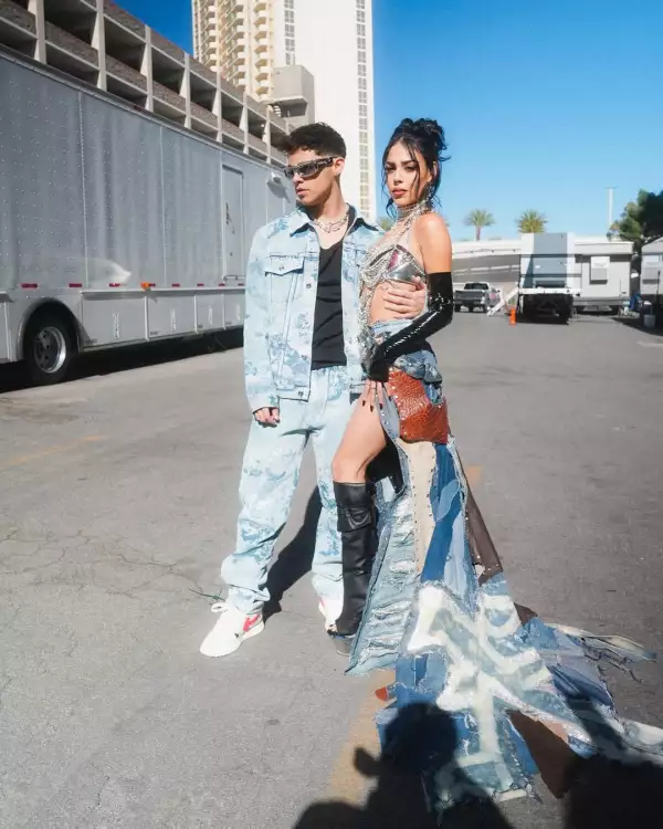 Los cantantes Danna Paola y Alex Hoyer