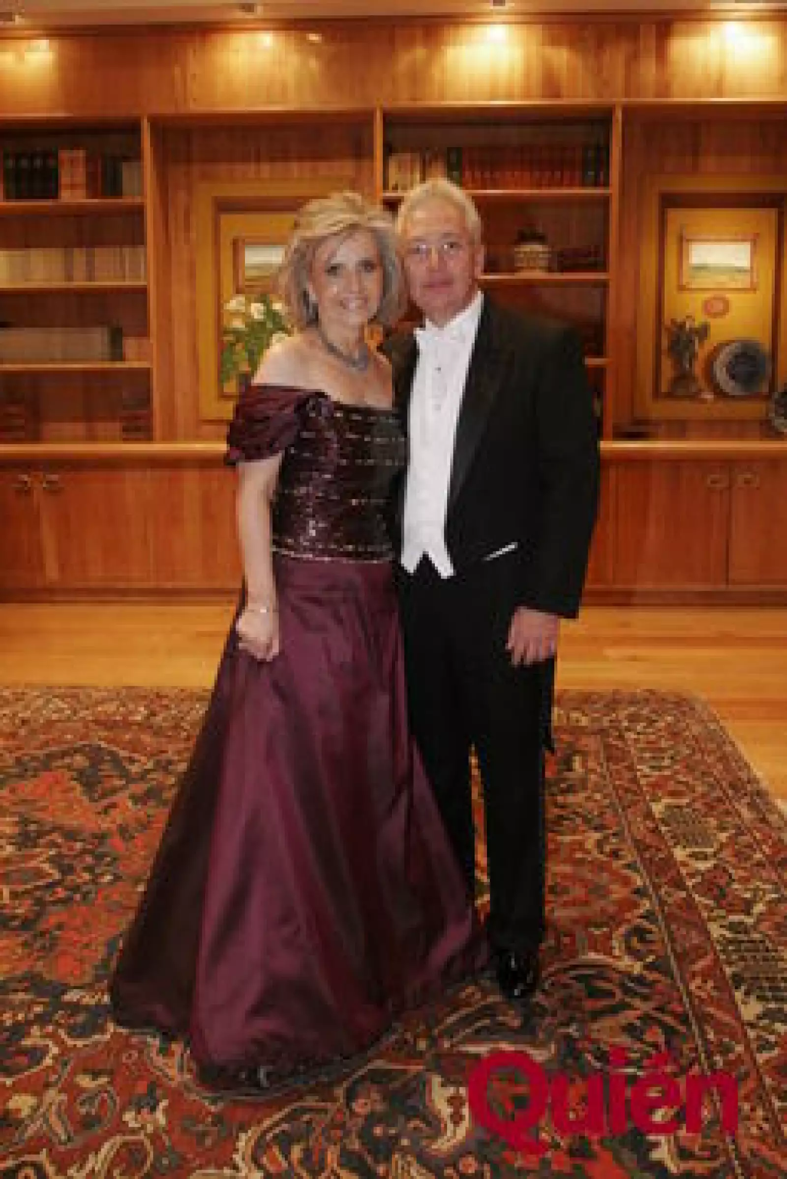 Emilia Méndez, Alejandro Flores