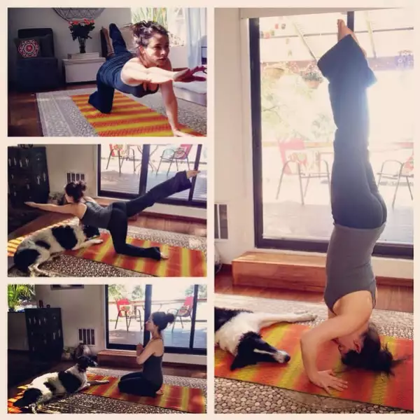 Claudia Lizaldi es otra de las mamás que después de dar a luz, ha regresado a su rutina de yoga con sorprendentes posturas.
