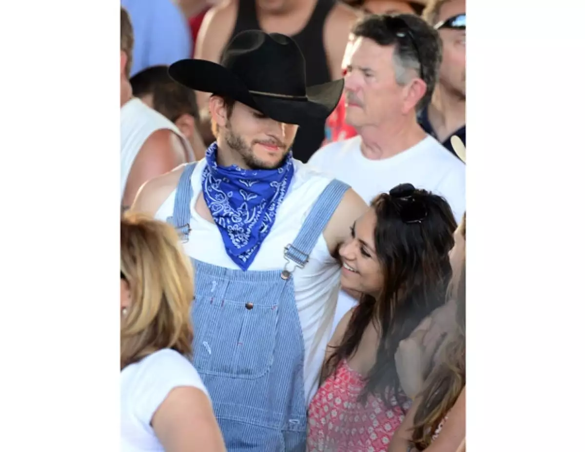 La pareja pasó el fin de semana en Indio, California, donde se dejaron ver muy cariñosos durante el festival de música country Stagecoach.