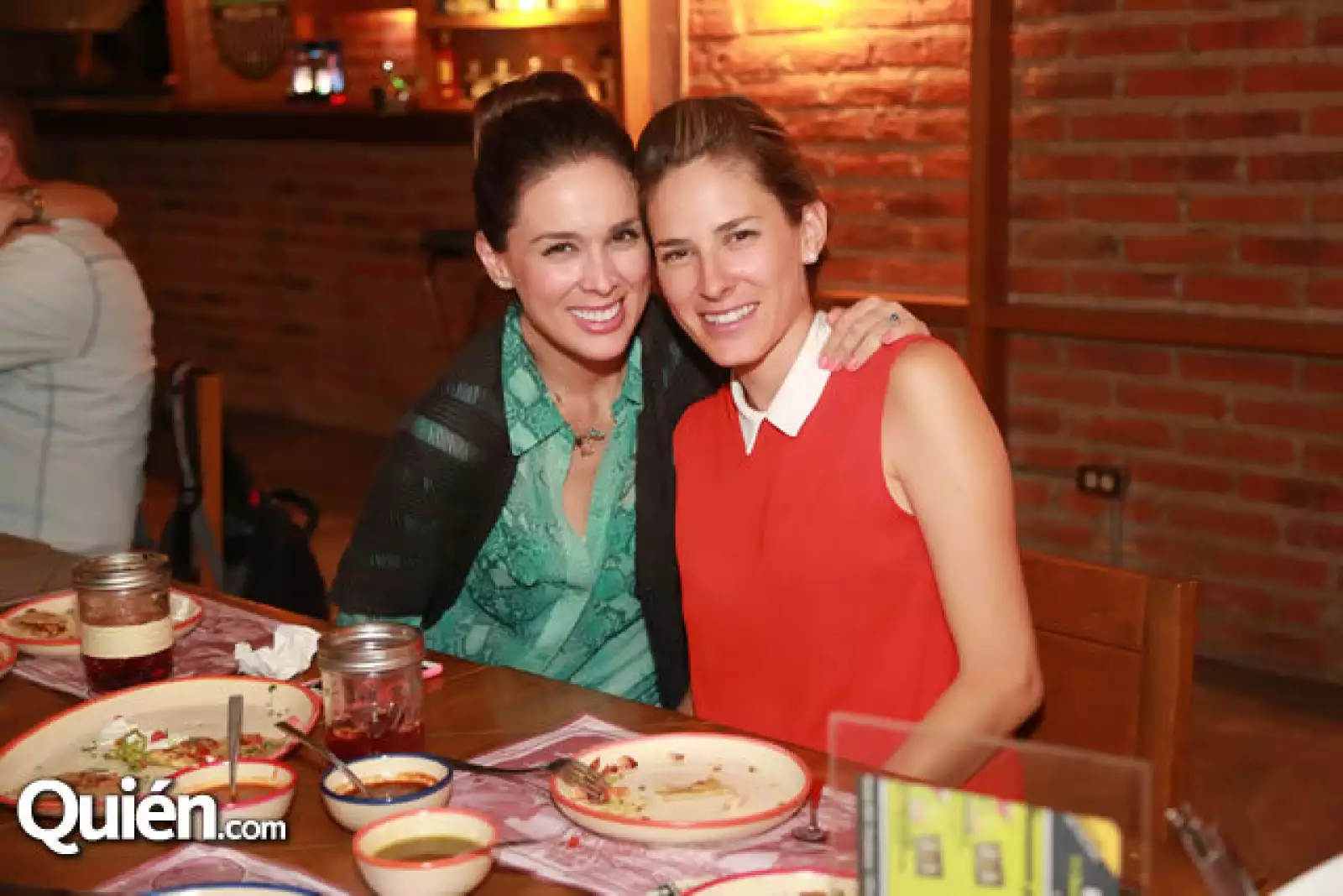 Jacky y Alina Bracamontes