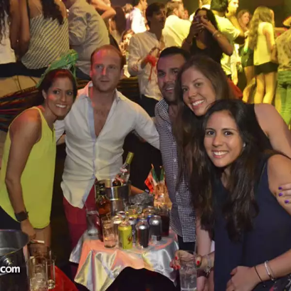 Gabriela Medellín,Miguel Carbajal,Emilio Irabien con Roberta y Fernanda Medellín.