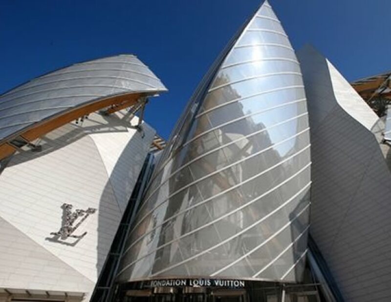 la fundacion Louis Vuitton fue el escenario ideal para el desfile.