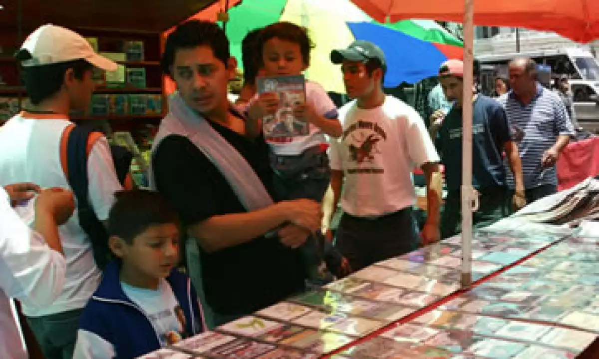 Ocho de cada 10 mexicanos declararon haber comprado productos pirata, debido a su bajo costo y a la facilidad para encontrarlos. (Foto: Notimex)