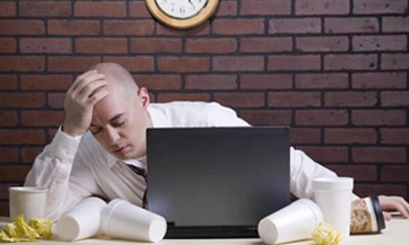 Tener dos trabajos representa un desgaste que puede resultar en una inestabilidad familiar, personal y de salud. (Foto: Getty Images)