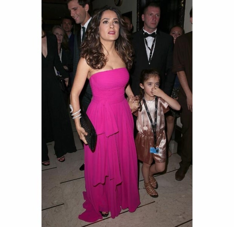Paloma se adaptó a la agitada jornada de sus padres durante el Festival el día de ayer.