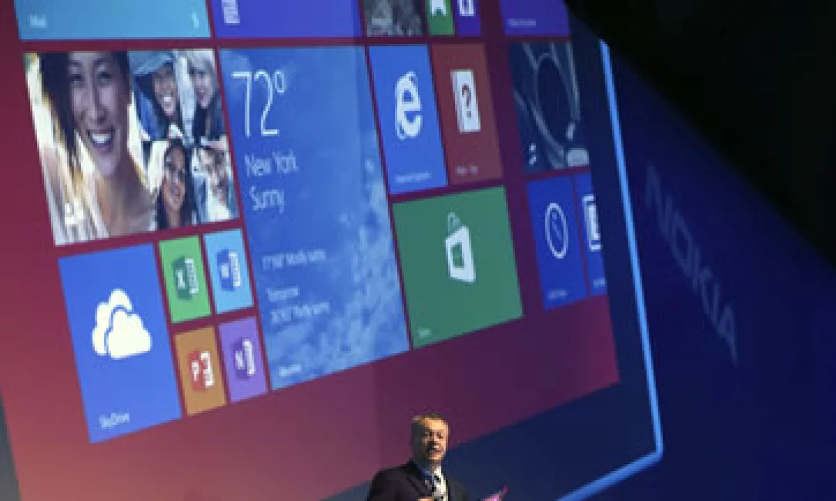 El expresidente ejecutivo de Nokia, Stephen Elop, durante la presentación en Abu Dabi. (Foto: Reuters)