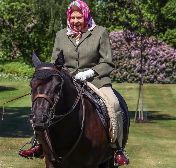 Reina Isabel II