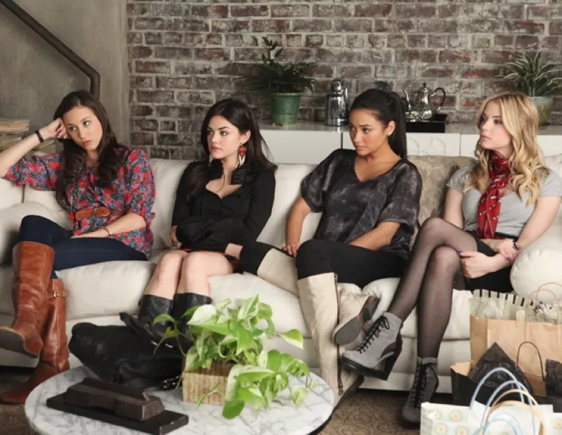 Este semestre renueva tu estilo con nuevas inspiraciones y elementos retomados de la serie de televisión estadounidense Pretty Little Liars.