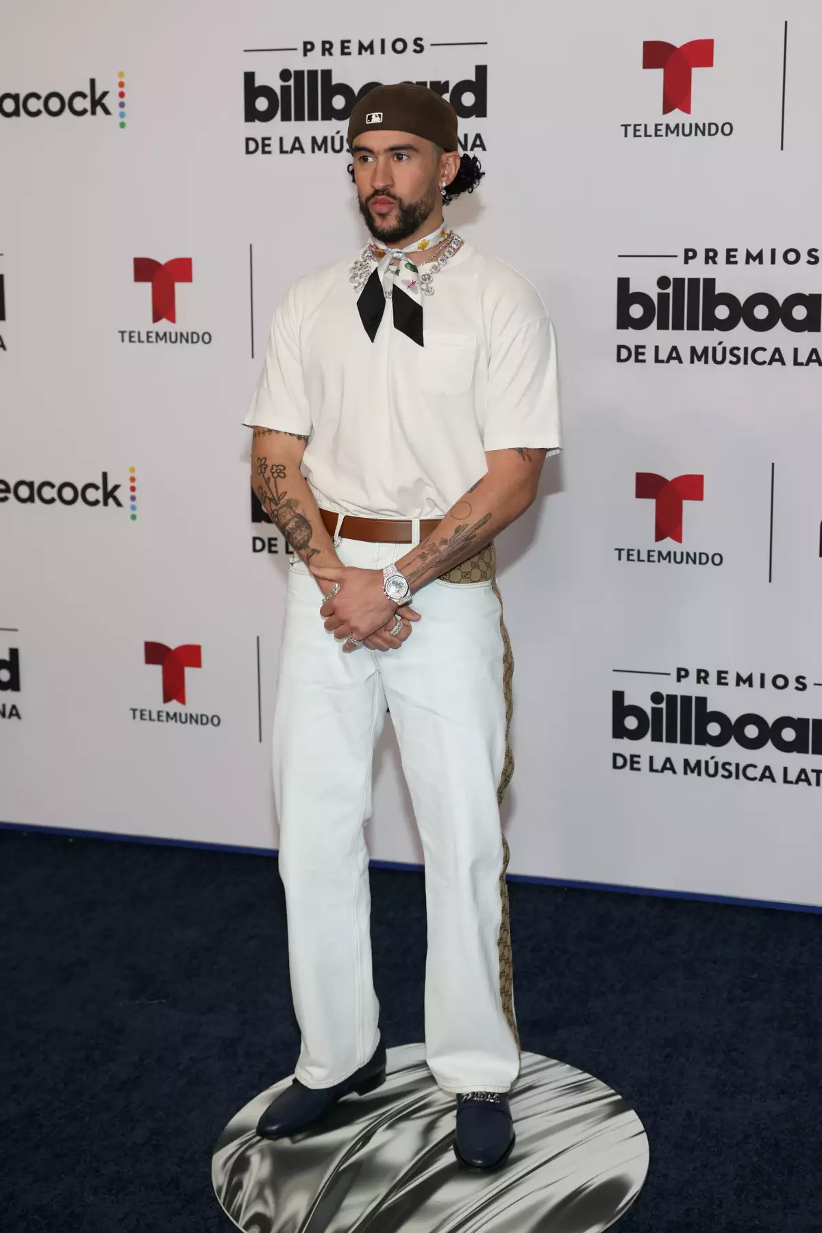 Los 3 looks de Gucci de Bad Bunny en los Latin Billboard