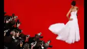 La actriz originaria de la India Aishwarya Rai robó cámara en su paso por la alfombra roja en Cannes.