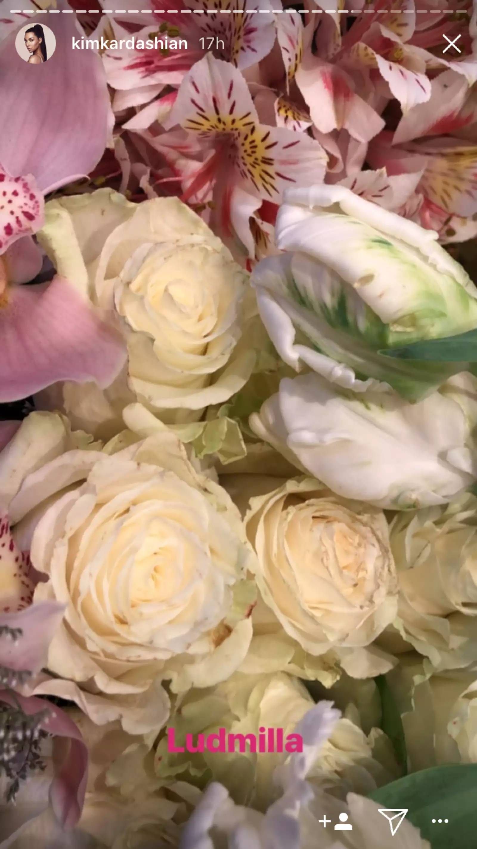 Kim Kardashian recibió decenas de flores por su cumple 37