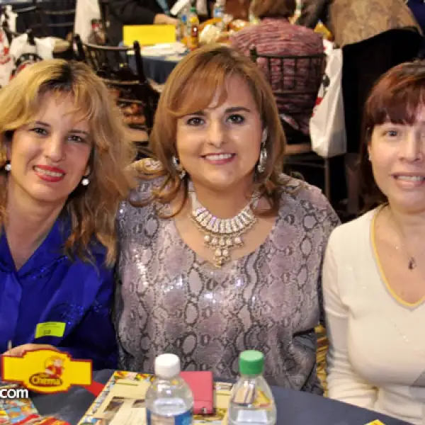 María Luisa Guerra, Claudia González de Romero y Diana Garza de Chapa